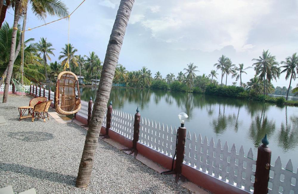 Munroe Island Lake Resort Mundrothuruth Eksteriør billede